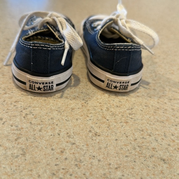 Converse infant Chuck Taylor All-Star low top blue shoes, toddler size 5 - Picture 2 of 9